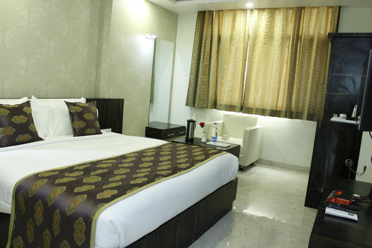 Tulip Continental Hotel Hamirgarh Buitenkant foto